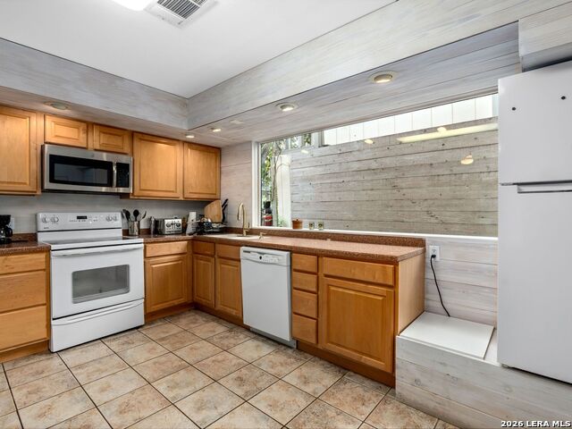 Image 8 of 16 For 215 Beauregard - Unit B