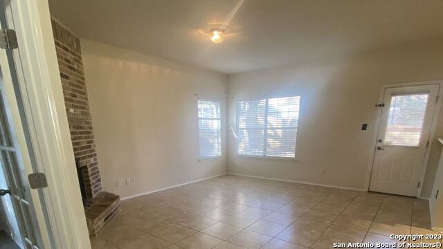 Image 13 of 20 For 823 Point Cove