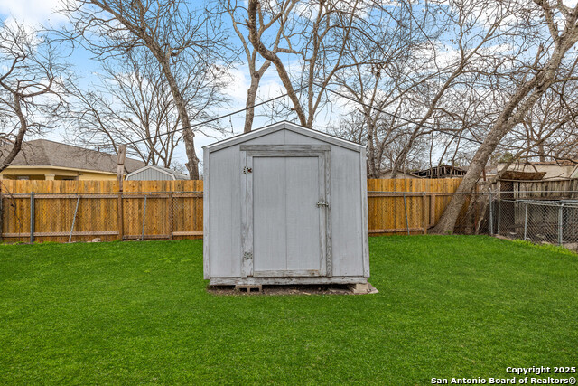 Image 22 of 22 For 2018 Drexel Ave E