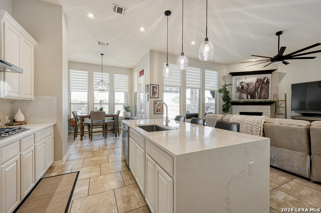 Listing photo id 11 for 7515 Mckinney