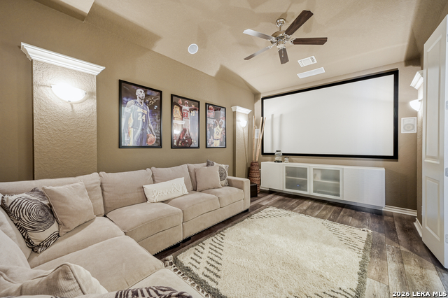 Listing photo id 13 for 7515 Mckinney