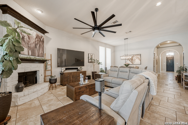 Listing photo id 4 for 7515 Mckinney