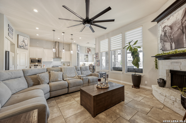 Listing photo id 5 for 7515 Mckinney