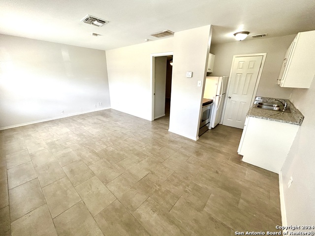 Image 3 of 10 For 643 Summit Ave W 12