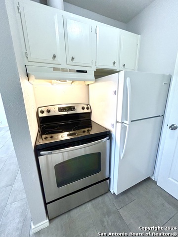 Image 4 of 10 For 643 Summit Ave W 12