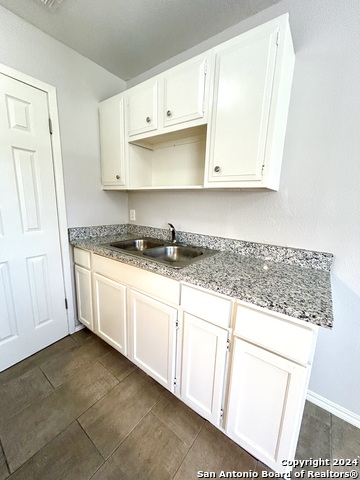 Image 5 of 10 For 643 Summit Ave W 12