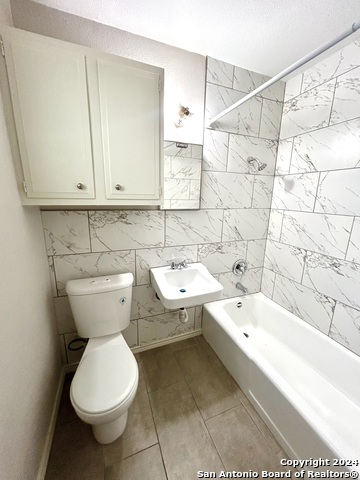 Image 9 of 10 For 643 Summit Ave W 12