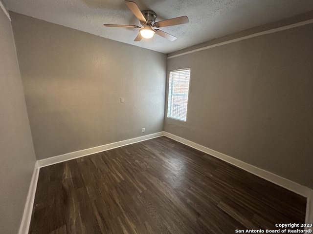 Image 11 of 15 For 1409 Woodlawn Avenue W 4