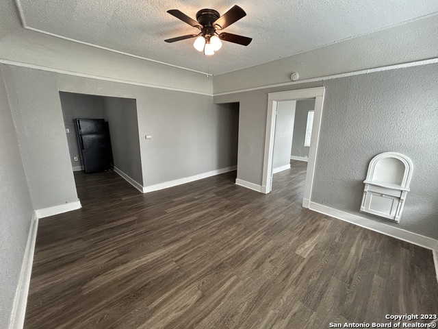 Image 3 of 15 For 1409 Woodlawn Avenue W 4