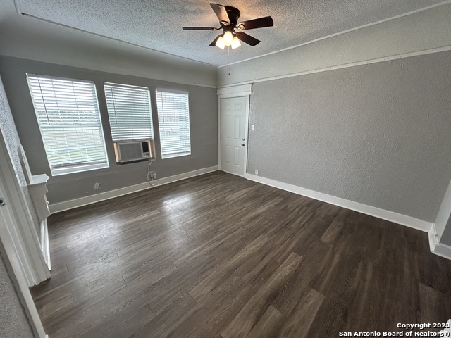 Image 4 of 15 For 1409 Woodlawn Avenue W 4