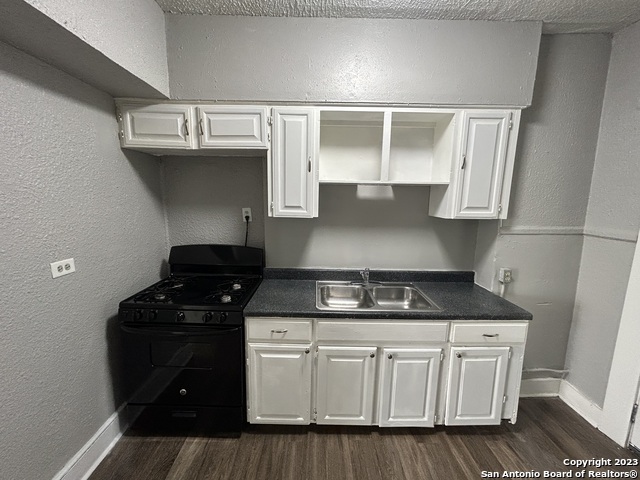 Image 6 of 15 For 1409 Woodlawn Avenue W 4