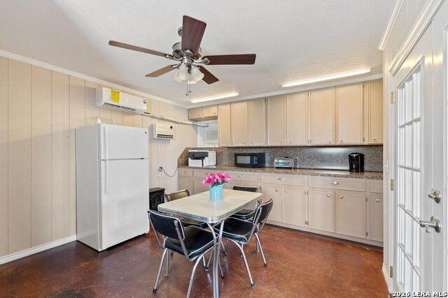 Image 23 of 40 For 434 Turner Ct W