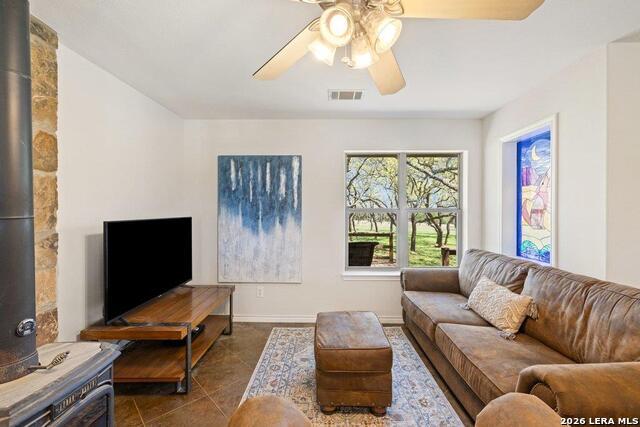 Image 4 of 40 For 434 Turner Ct W