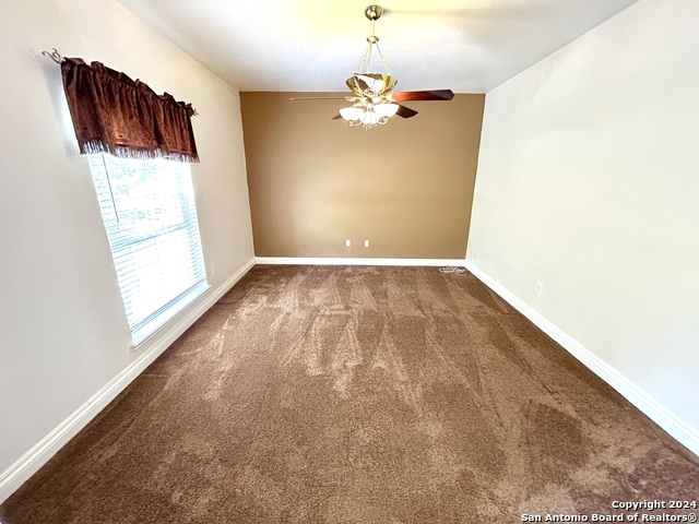 Listing photo id 10 for 215 River Bluff
