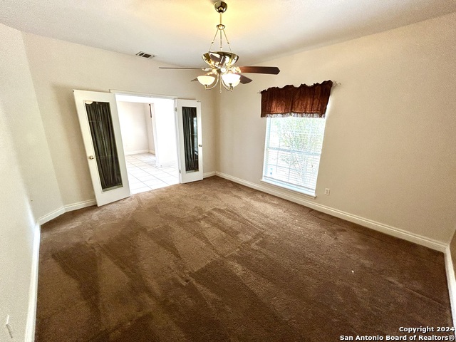 Listing photo id 11 for 215 River Bluff