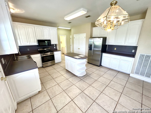 Listing photo id 15 for 215 River Bluff