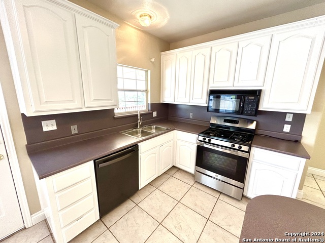 Listing photo id 17 for 215 River Bluff