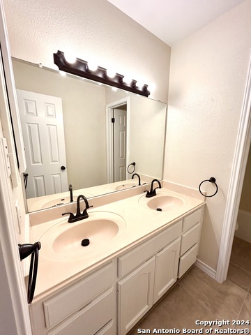 Listing photo id 36 for 215 River Bluff