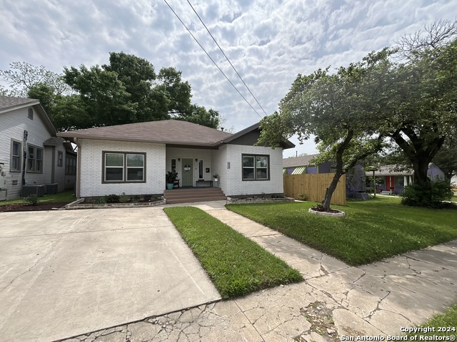 Image 2 of 28 For 628 Magnolia Ave W