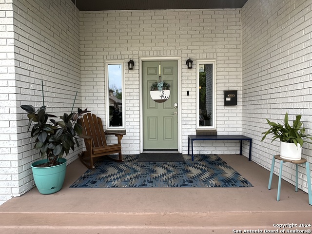 Image 3 of 28 For 628 Magnolia Ave W