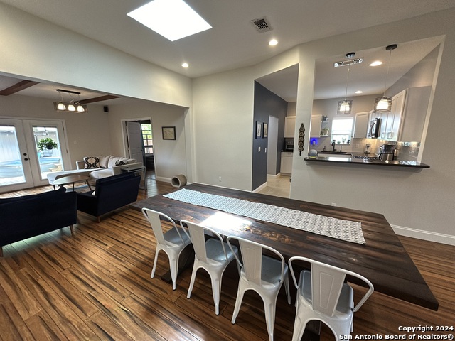 Image 5 of 28 For 628 Magnolia Ave W