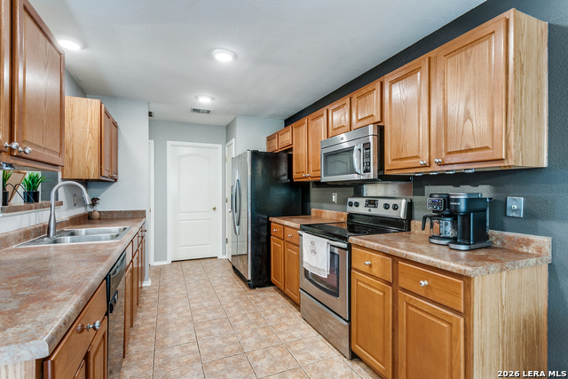 Image 12 of 25 For 10 Rainy Ave