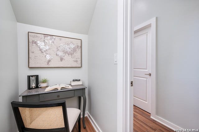 Image 21 of 30 For 511 Sharer  1