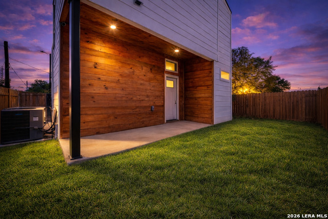 Image 25 of 30 For 511 Sharer  1