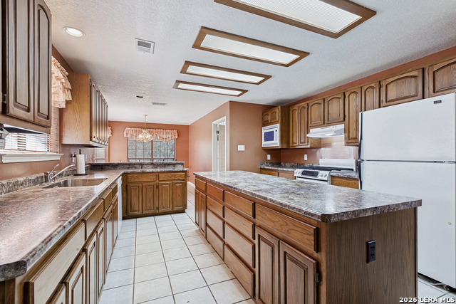 Image 10 of 30 For 2577 John Charles