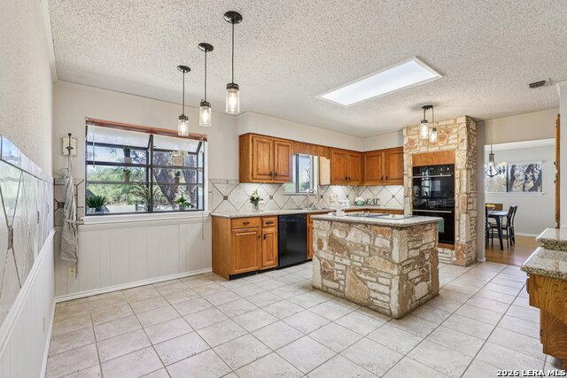 Image 18 of 51 For 11810 Thoroughbred