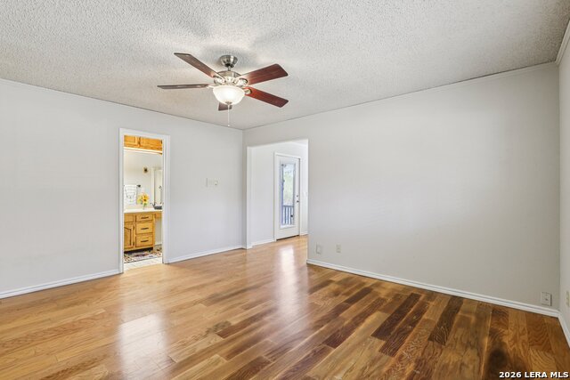 Image 19 of 51 For 11810 Thoroughbred