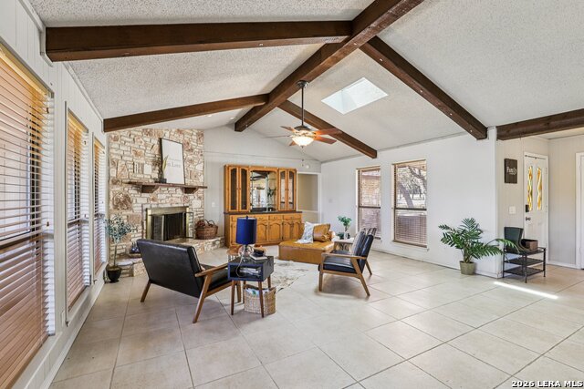 Image 2 of 51 For 11810 Thoroughbred