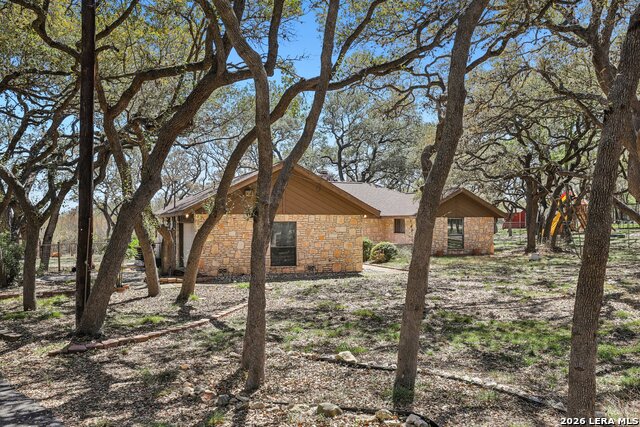 Image 29 of 51 For 11810 Thoroughbred