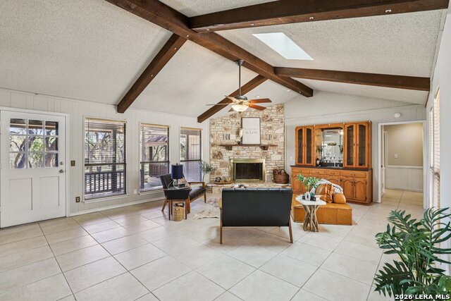 Image 3 of 51 For 11810 Thoroughbred