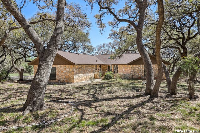 Image 30 of 51 For 11810 Thoroughbred