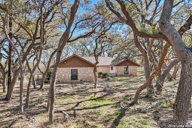 Image 37 of 51 For 11810 Thoroughbred