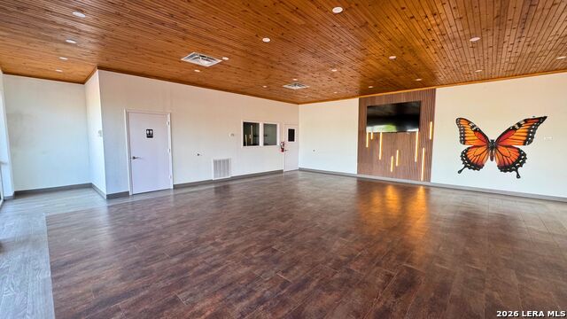 Image 5 of 19 For 738 Harlan Ave W