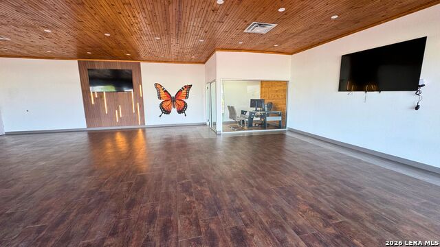 Image 6 of 19 For 738 Harlan Ave W