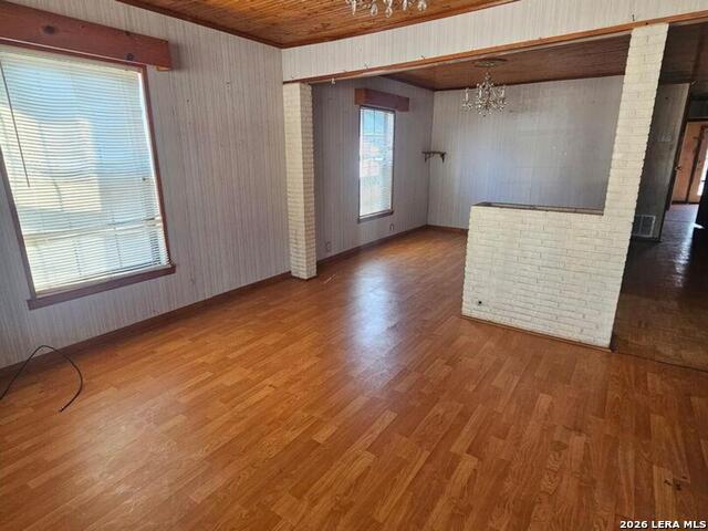 Image 5 of 9 For 118 Vestal W