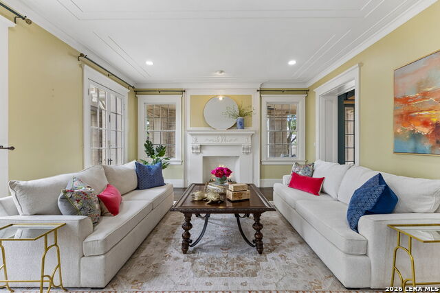 Image 10 of 57 For 228 Mulberry Ave W