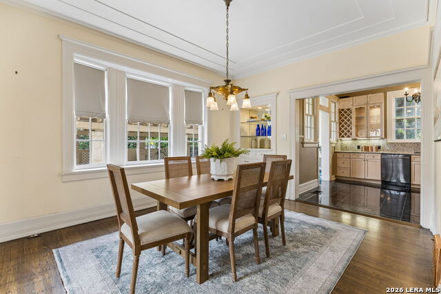 Image 19 of 57 For 228 Mulberry Ave W