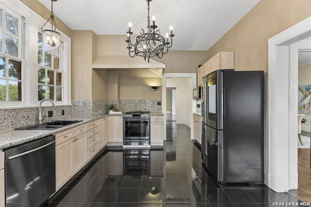 Image 21 of 57 For 228 Mulberry Ave W