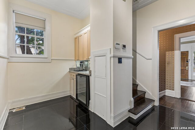 Image 23 of 57 For 228 Mulberry Ave W