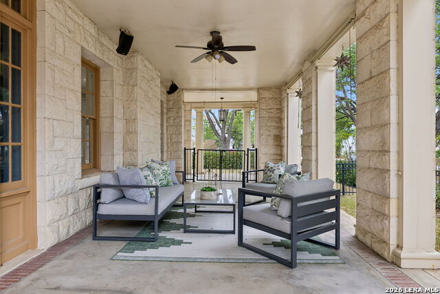 Image 25 of 57 For 228 Mulberry Ave W