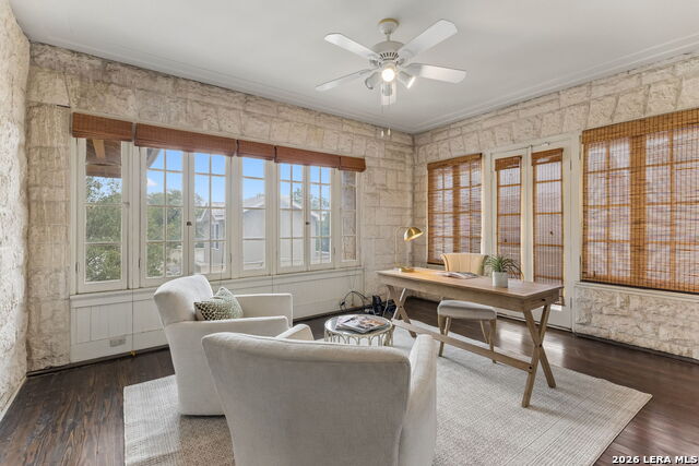 Image 31 of 57 For 228 Mulberry Ave W