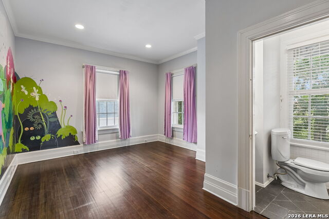 Image 35 of 57 For 228 Mulberry Ave W