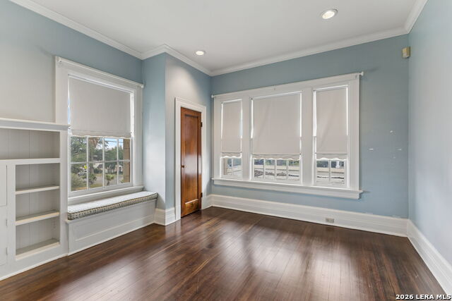 Image 36 of 57 For 228 Mulberry Ave W