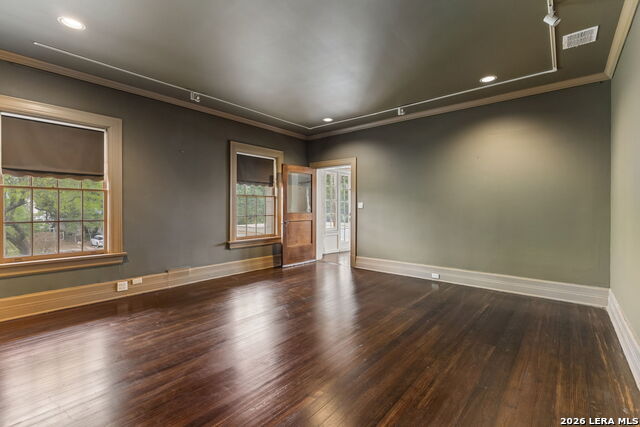 Image 37 of 57 For 228 Mulberry Ave W