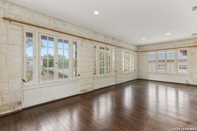 Image 39 of 57 For 228 Mulberry Ave W