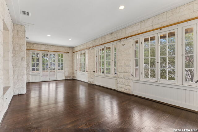 Image 40 of 57 For 228 Mulberry Ave W